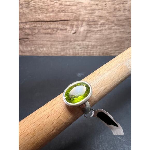 NEW size 7.5 oval cut peridot sterling silver ring 5.72 grams - Picture 4 of 16